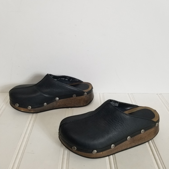 Canyon River Blues Leather Clogs - Picture 5 of 16